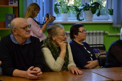 Выступление отряда волонтёров «ДХТД» Дома художественного творчества детей города Барнаула  в рамках реализации проекта  «Прояви заботу»