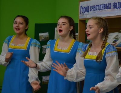Выступление отряда волонтёров «ДХТД» Дома художественного творчества детей города Барнаула  в рамках реализации проекта  «Прояви заботу»