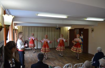 Выступление волонтёрского отряда «ДХТД» пред пожилыми людьми в Центре социального обслуживания населения Железнодорожного района